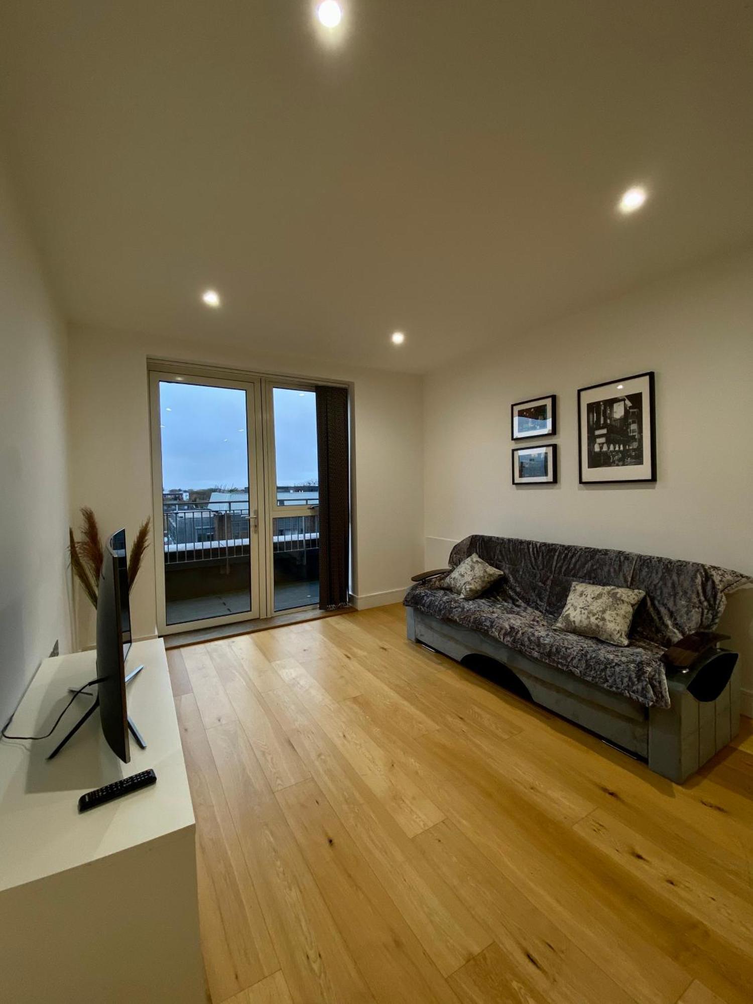 Spacious 2 Bedroom Penthouse Retreat Λονδίνο Εξωτερικό φωτογραφία